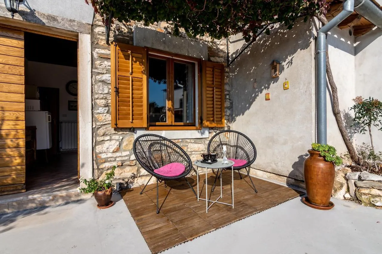 Apartments And Rooms With Parking Space Loborika, Pula - 12983 Marcana