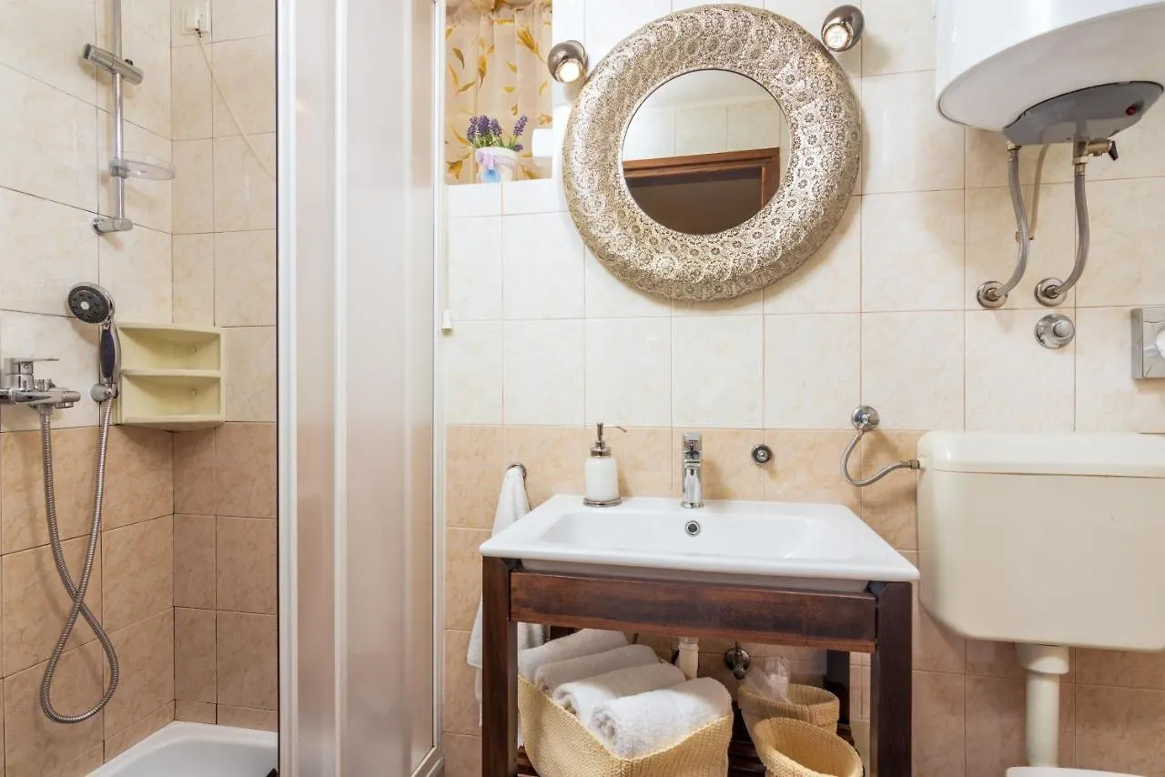 ***** Guest house Apartments And Rooms With Parking Space Loborika, Pula - 12983 Marcana Croatia