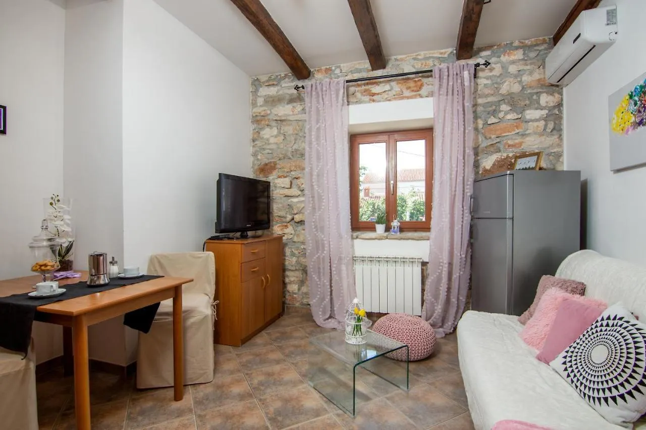 Apartments And Rooms With Parking Space Loborika, Pula - 12983 Marcana Guest house