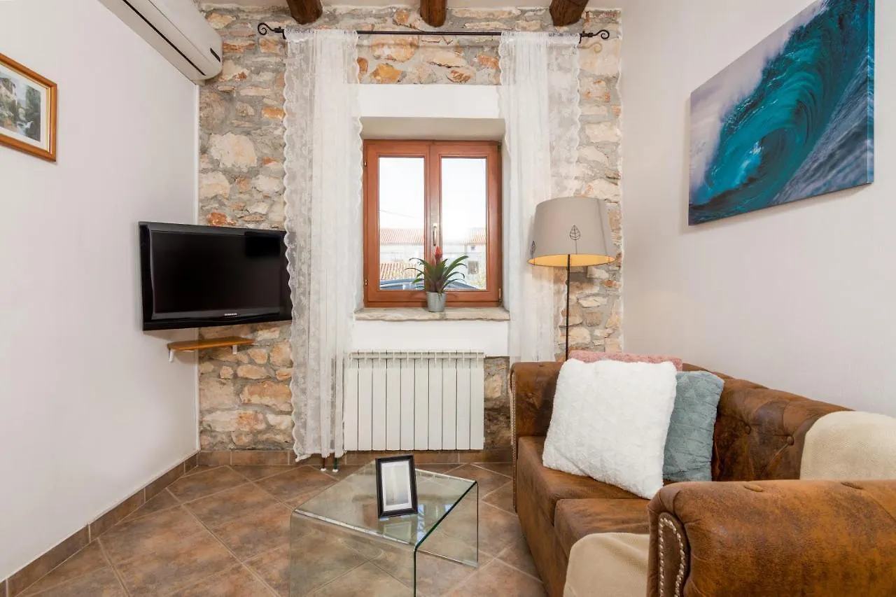 Guest house Apartments And Rooms With Parking Space Loborika, Pula - 12983 Marcana