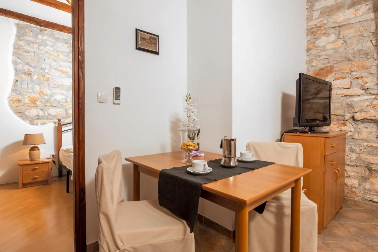 Guest house Apartments And Rooms With Parking Space Loborika, Pula - 12983 Marcana