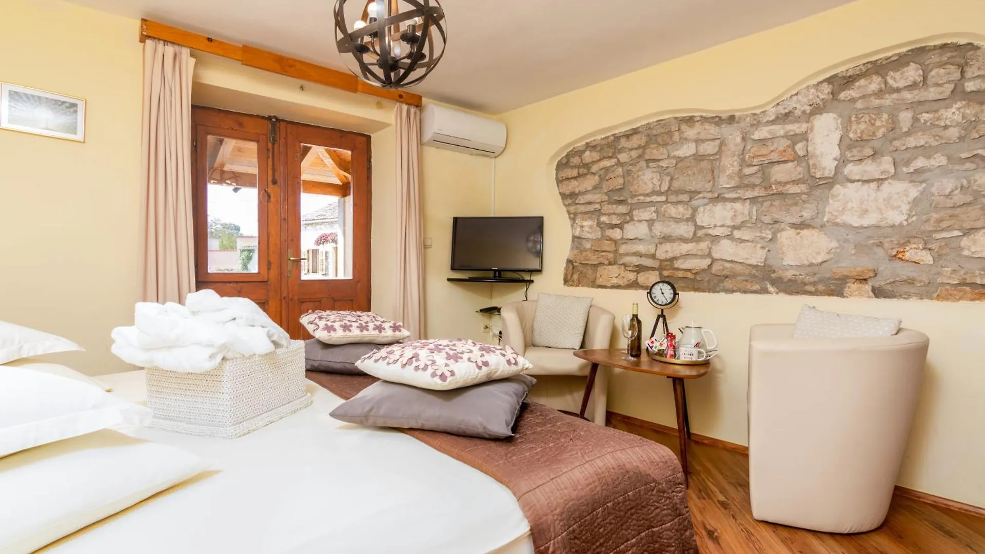 ***** Guest house Apartments And Rooms With Parking Space Loborika, Pula - 12983 Marcana Croatia